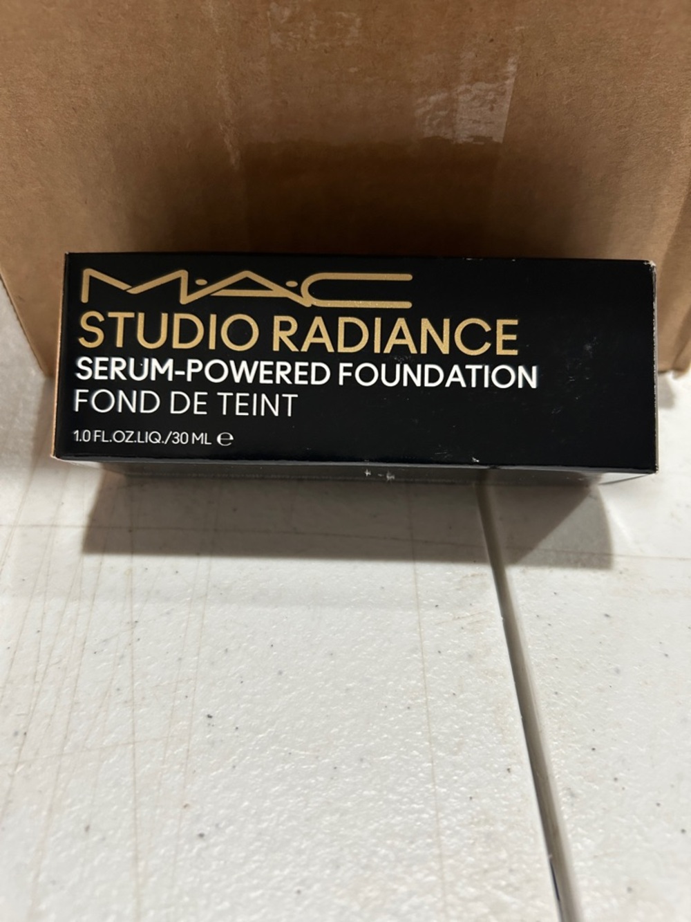 MAC Cosmetics Studio Radiance Foundation - Black & Gold